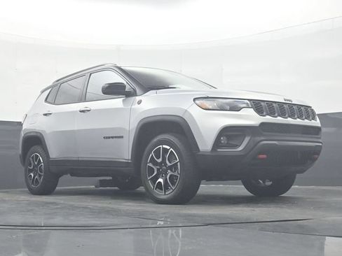 Used 2025 Jeep Compass Trailhawk AWD/4WD image 27