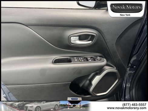 Used 2023 Jeep Renegade Latitude AWD/4WD image 16