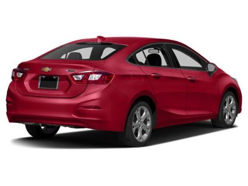 Used 2018 Chevrolet Cruze Premier FWD image 2
