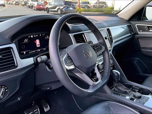 Used 2023 Volkswagen Atlas SEL Premium image 17