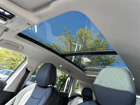 New 2025 Volkswagen Tiguan SE image 19