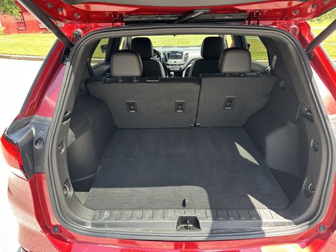 Used 2022 Chevrolet Equinox RS w/ Infotainment Package image 18