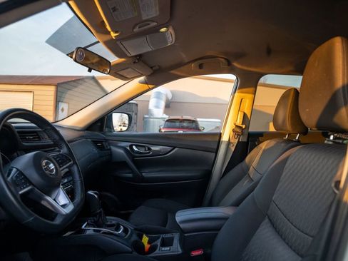 Used 2018 Nissan Rogue SV image 21