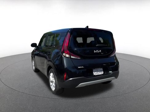 Used 2025 Kia Soul LX w/ LX Technology Package FWD image 11