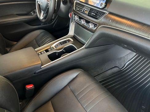 Used 2019 Honda Accord Touring image 14