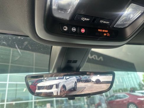 Used 2022 Chevrolet Traverse RS FWD image 23