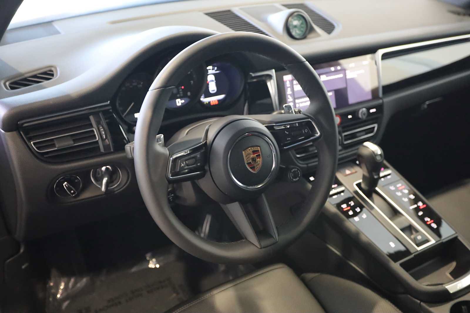 Used 2026 Porsche Macan AWD/4WD image 4