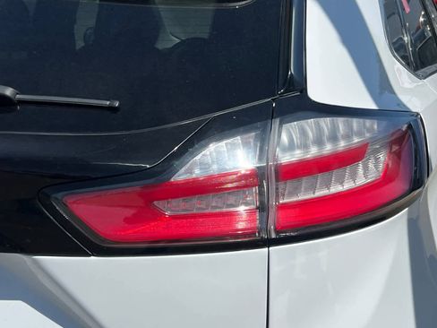 Used 2022 Ford Edge SEL image 18