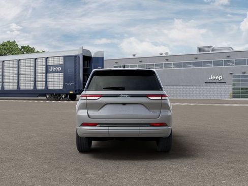 New 2026 Jeep Grand Cherokee Summit image 7