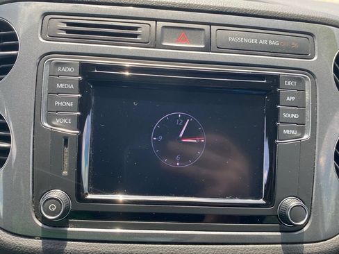 Used 2018 Volkswagen Tiguan Limited w/ Premium Package FWD image 22