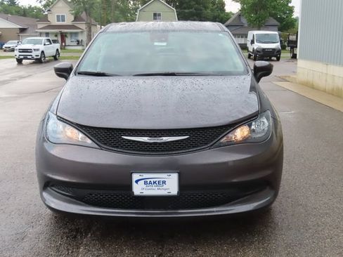 Used 2023 Chrysler Voyager LX FWD image 9