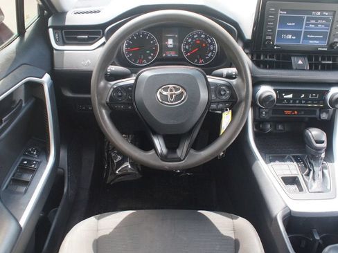 Used 2022 Toyota RAV4 LE AWD/4WD image 5