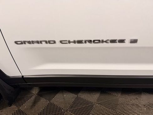 Certified 2024 Jeep Grand Cherokee L Limited image 6