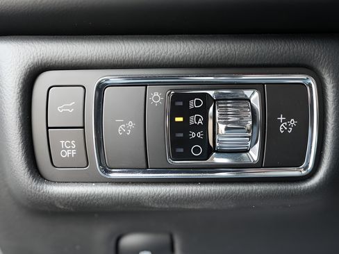 Used 2023 Lincoln Nautilus Reserve AWD/4WD image 30