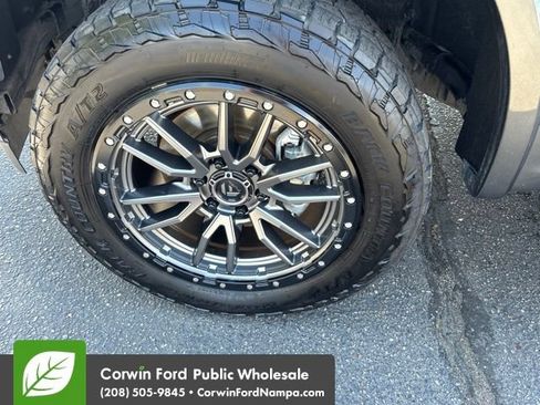 Used 2018 Ford F150 Lariat w/ Equipment Group 502A Luxury AWD/4WD image 9