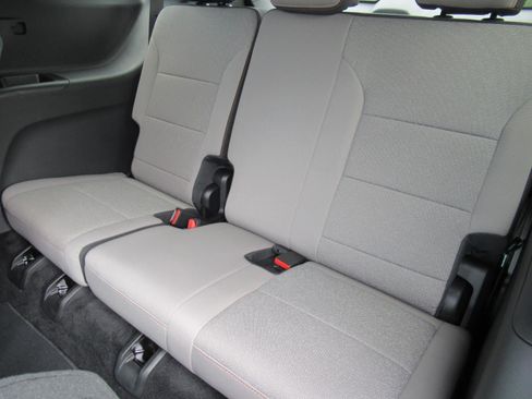 Used 2026 Chevrolet Traverse LT FWD image 35