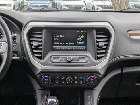 Used 2018 GMC Acadia SLE image 27