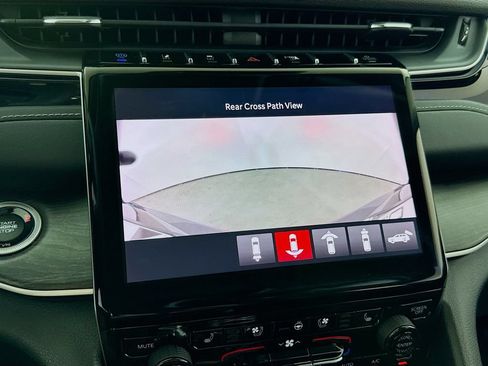 Used 2023 Jeep Grand Cherokee 4WD 4xe w/ Luxury Tech Group II image 31