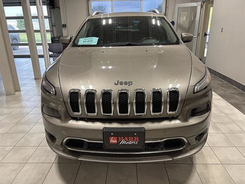 Used 2017 Jeep Cherokee Overland w/ Technology Group AWD/4WD image 6