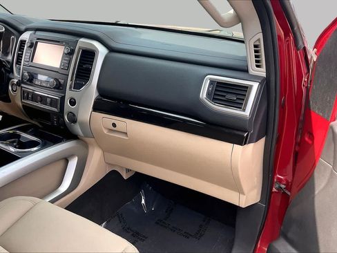 Used 2018 Nissan Titan SV w/ SV Convenience Package RWD image 17