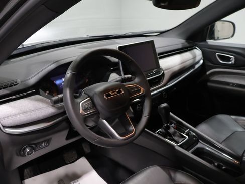 Used 2023 Jeep Compass Latitude image 15