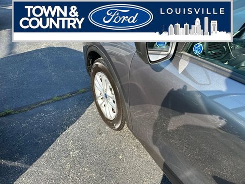 Used 2022 Ford Escape SE w/ Cold Weather Package FWD image 7