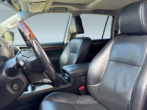 Used 2017 Lexus GX 460 Luxury w/ Preferred Accessory Package image 21