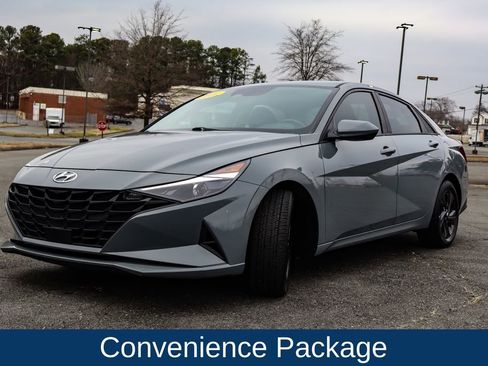Used 2021 Hyundai Elantra SEL w/ Convenience Package image 3