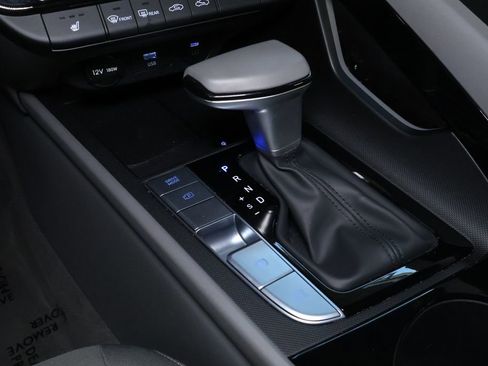 Used 2025 Hyundai Elantra SEL image 31