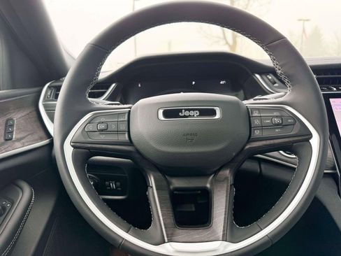 New 2025 Jeep Grand Cherokee Limited w/ Trailer Tow Package image 15