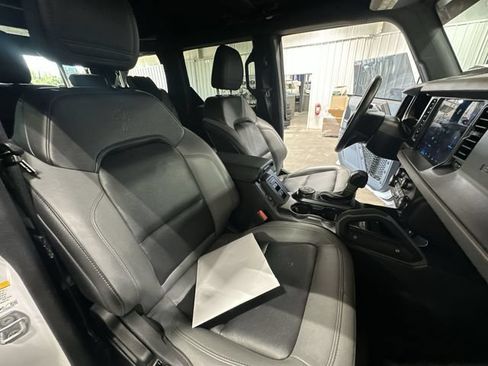 Certified 2024 Ford Bronco Big Bend w/ Sasquatch Package AWD/4WD image 32