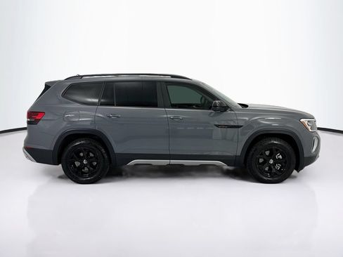 Used 2025 Volkswagen Atlas Peak Edition SE AWD/4WD image 4