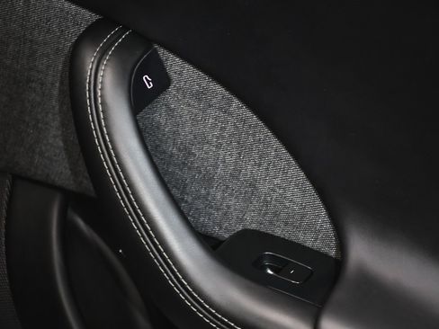 Used 2021 Tesla Model S Plaid image 17