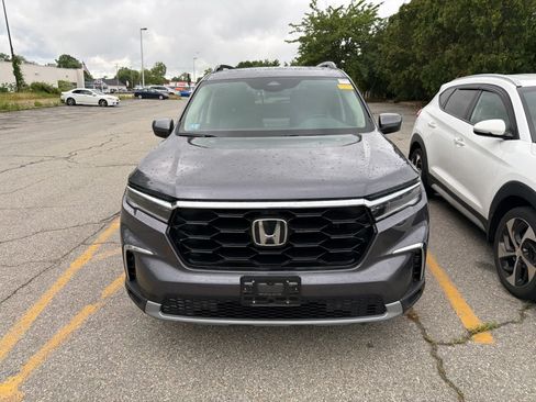 Used 2023 Honda Pilot Touring image 2