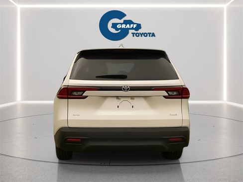 Used 2025 Toyota Grand Highlander AWD image 4