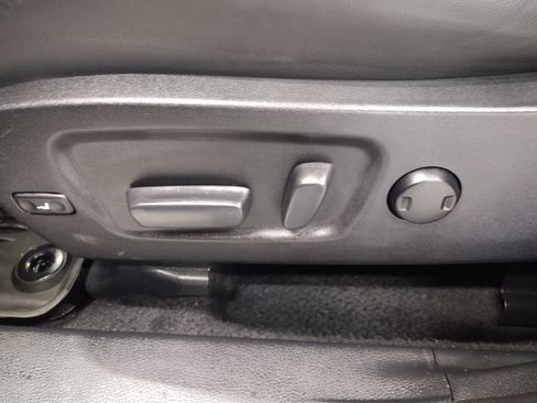 Used 2019 Toyota Highlander Limited image 24