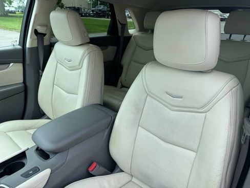 Used 2017 Cadillac XT5 Luxury w/ Driver Awareness Package FWD image 19