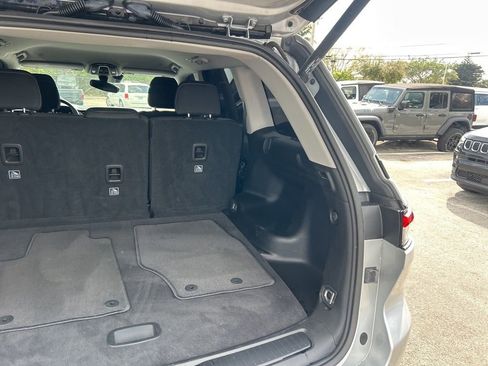 Certified 2023 Jeep Grand Cherokee Laredo w/ Luxury Tech Group I image 31