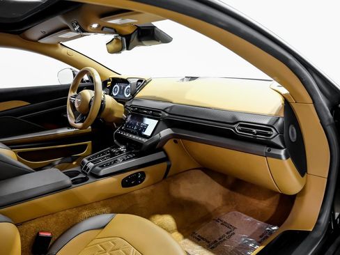 Used 2025 Aston Martin Vanquish V12 image 9