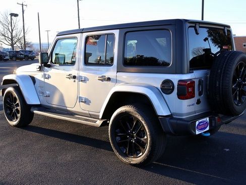 Used 2023 Jeep Wrangler Unlimited Sahara w/ Cold Weather Group image 19