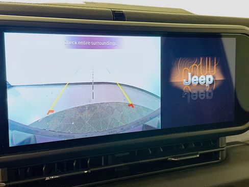 Used 2025 Jeep Wrangler Sahara image 22