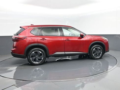 Used 2025 Nissan Rogue SV AWD/4WD image 4