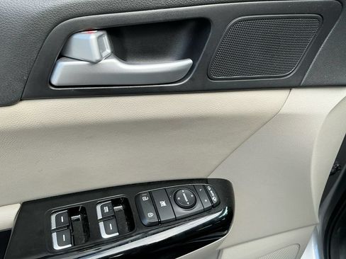 Used 2021 Kia Sportage S w/ S AWD Premium Package image 23