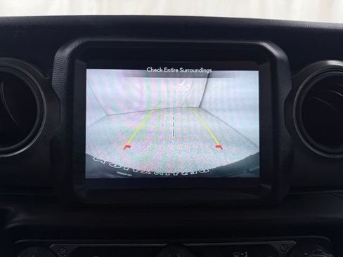 Used 2023 Jeep Wrangler Unlimited w/ Sun & Screen Package AWD/4WD image 29