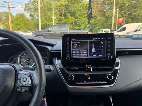 Used 2021 Toyota Corolla LE image 10