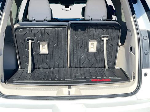 Used 2021 GMC Acadia Denali w/ Denali Technology Package image 28