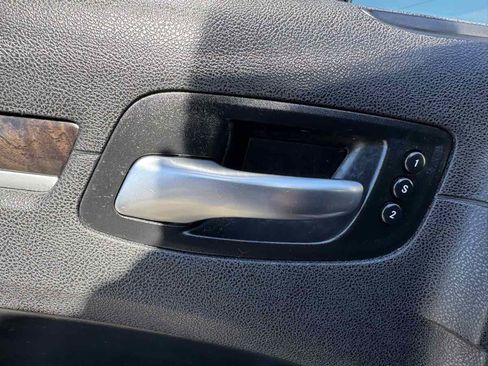 Used 2016 Chrysler 300 C image 26