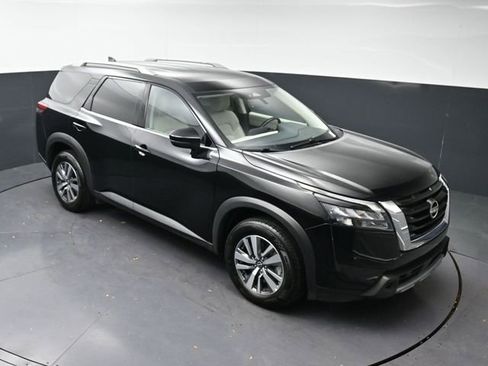 Used 2025 Nissan Pathfinder SL FWD image 25