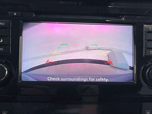 Used 2020 Nissan Rogue SV image 4