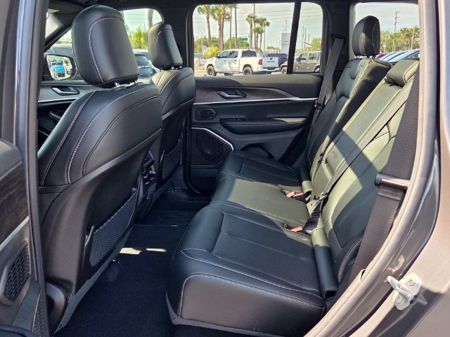 New 2026 Jeep Grand Cherokee Limited w/ Luxury Tech Group II RWD image 11